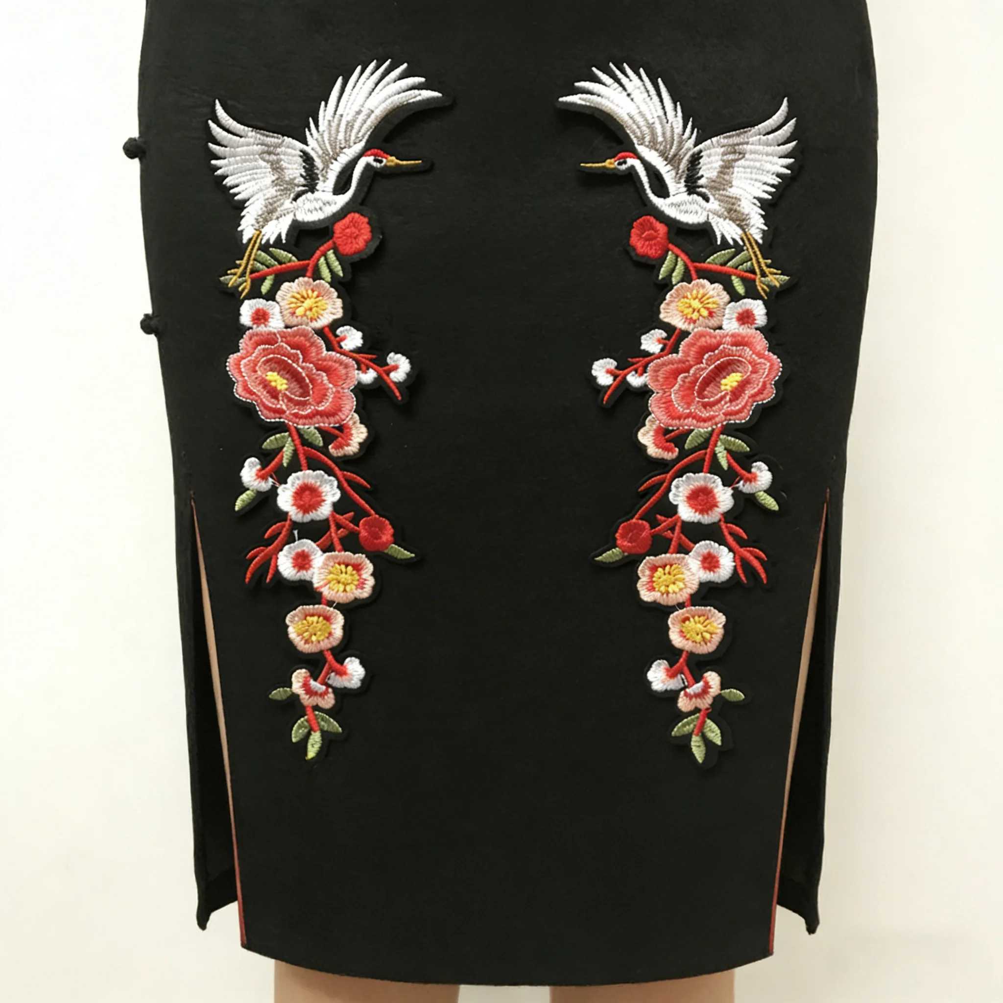 1 Pair Embroidery Rose Flower Bird iron-on Patch Dress Hat Bag Jeans Applique Crafts Clothing Accessories DIY Patches