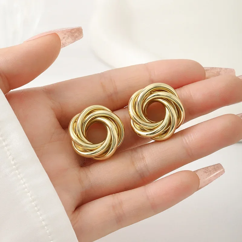 New Trend Geometric Metal Winding Twist Gold Color Flower Stud Earrings for Female Punk Temperament Jewelry Wholesale Girl Gift