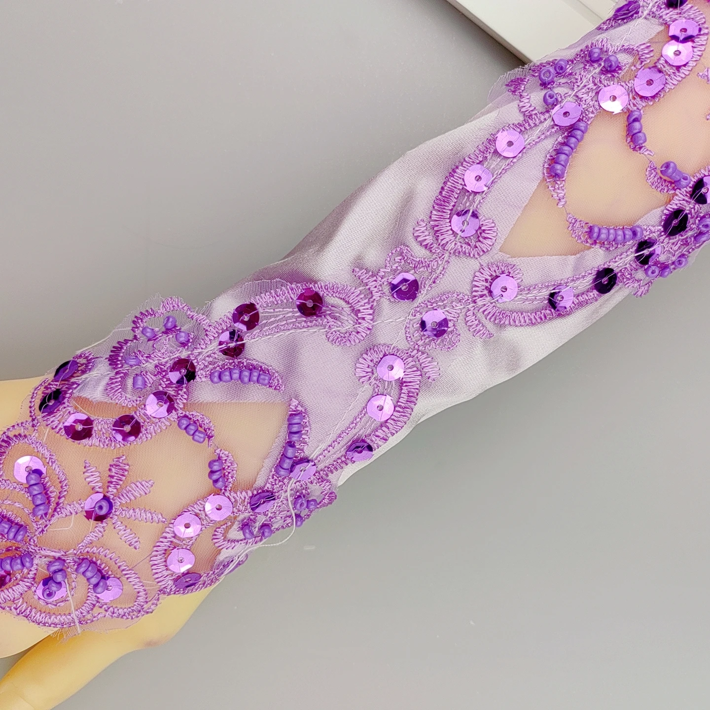 Sexy Women Satin Sequin Seam Pearl Lace Hook Finger Glove Female Retro Bride Hollowing Out Wedding Dress Fingerless Mitten B96