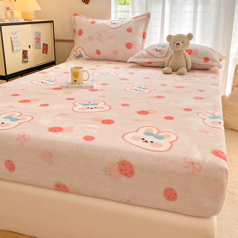 Cartoon Bunny Strawberry Flannel Fitted Sheet Lovely Rabbit Bedding Set Warm Plush Bed Sheet Set Girly Bedroom Deep Pocket Sheet