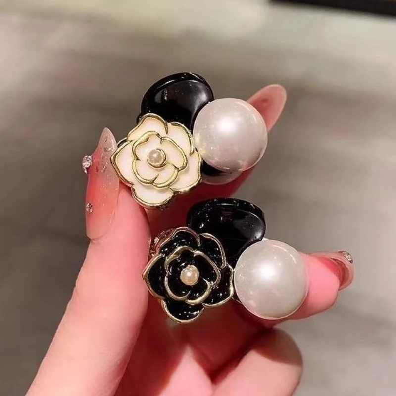 カメリアサイドプリンセスヘッド小さなグラブクリップ額前髪壊れたヘアクリップパール装飾、ミートボールヘッド小さな新しい帽子