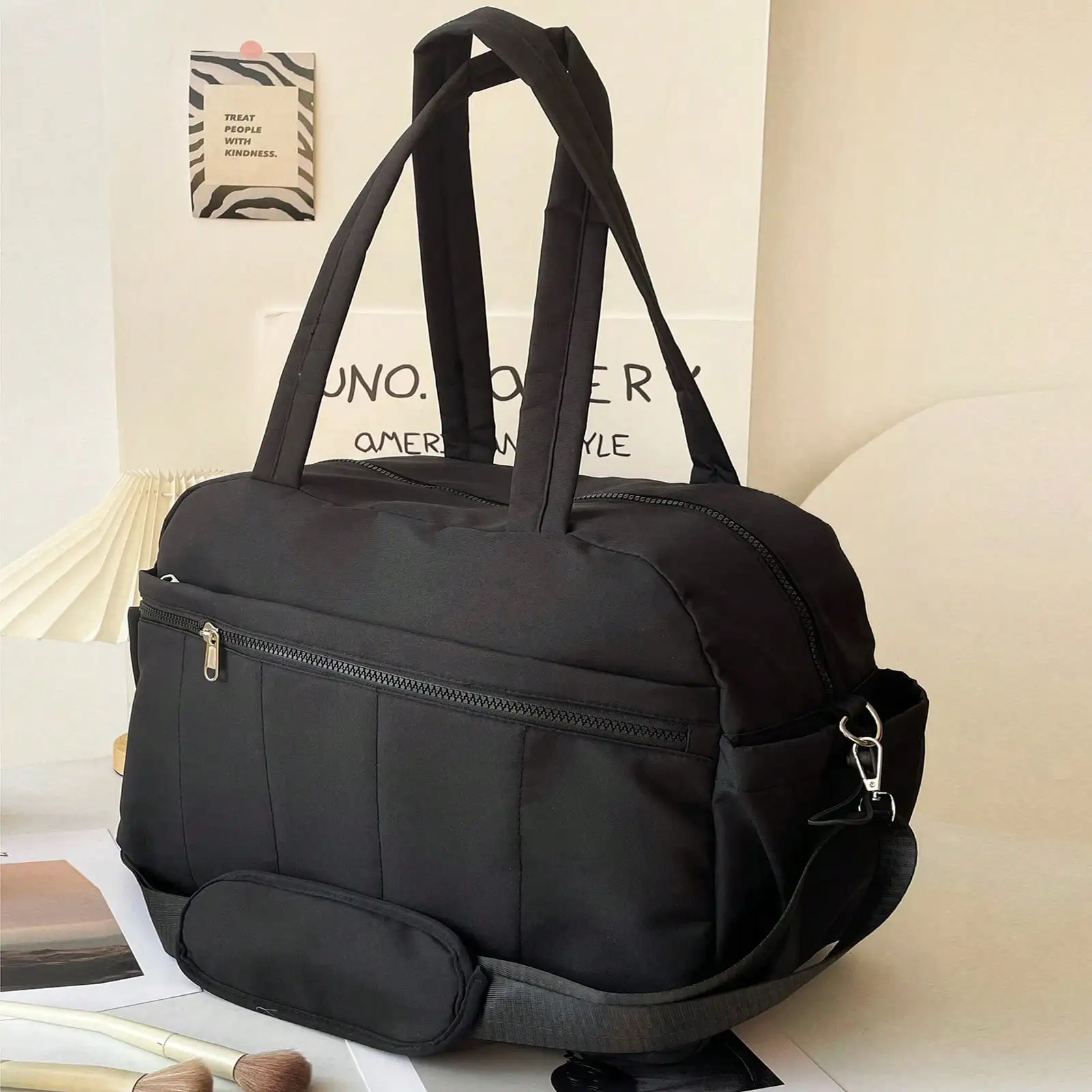 Large Capacity Gym Bag , Duffle Bag For Travel With Wet Pocket, Lightweight Carry On Weekender Duffel, Multi-Compartments Waterproof Shoulder Bag