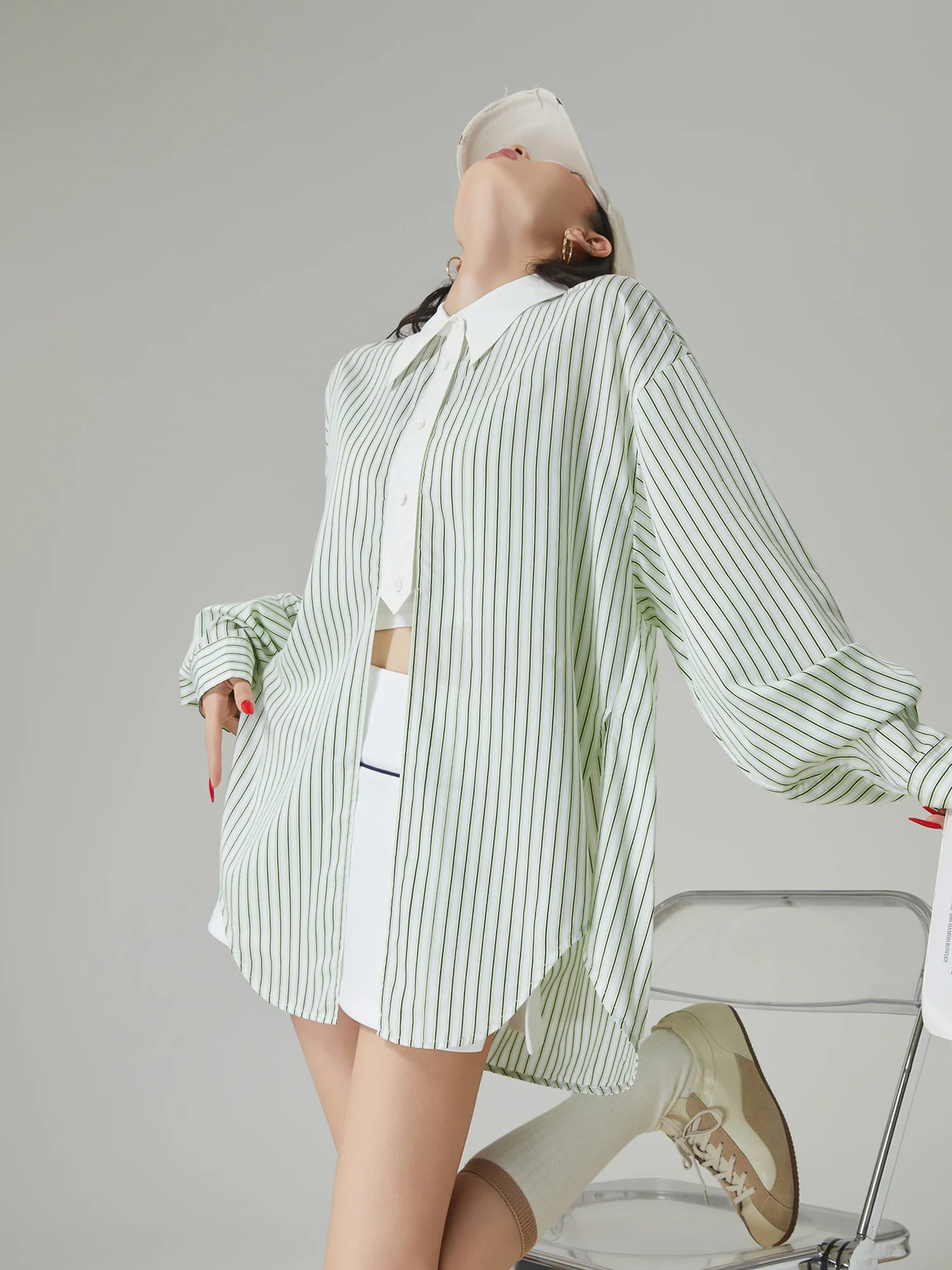 

Новая модная женская блузка в полоску свободного кроя в корейском стиле с отложным воротником, весна-лето, для стройнящего эффекта