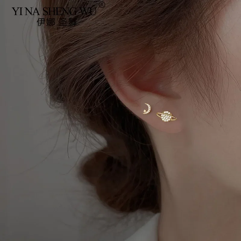 أقراط كوكب عصرية فضية اللون ثقب للنساء نجمة القمر كريستال الزركون الأذن مربط إكسسوارات الارتداء اليومي هدية للفتيات