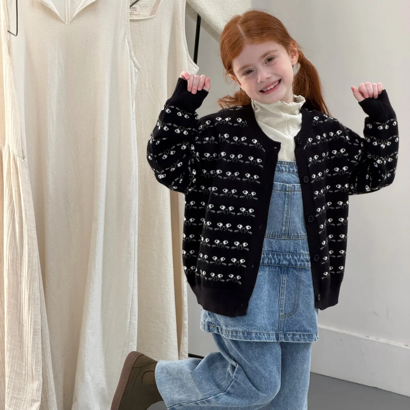 Korean Children's Clothing 2026 Autumn New Girls' Coat Black Hook Flower Short Style Forest Style Sweater Knitted Sweater