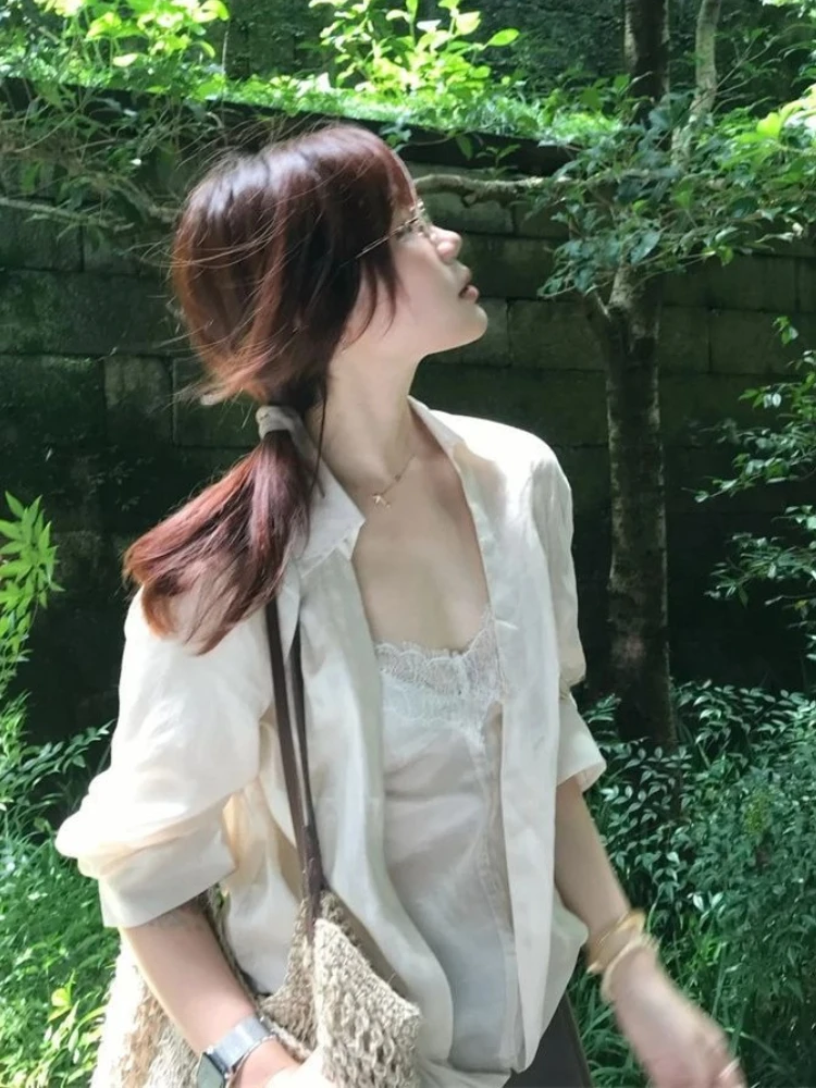 Elegancka bluzka w stylu francuskim z koronkowymi wstawkami, imitacja dwóch części, jesienne, szykowne, gładkie koszule z długim rękawem, koreański seksowny design, dopasowane ubrania 2025