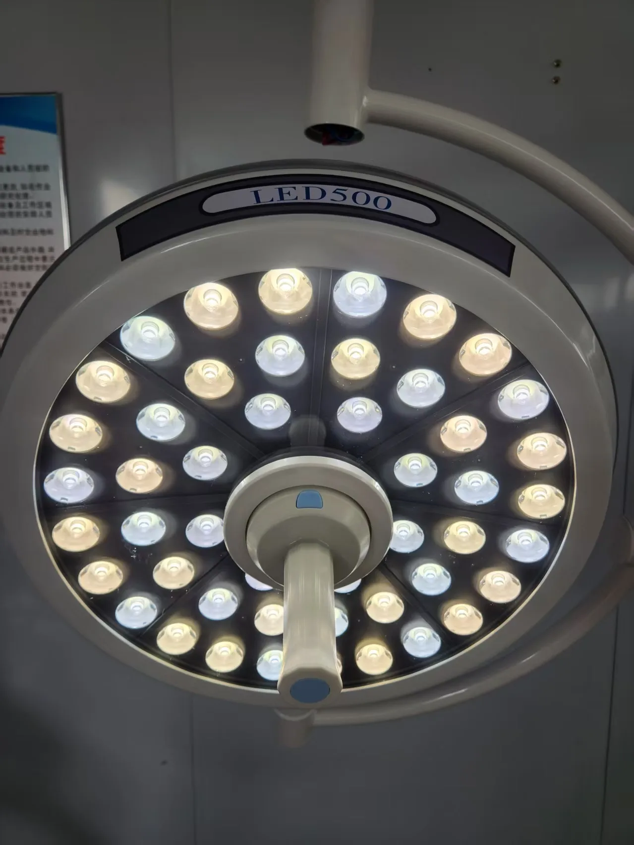 Operating Theatre Lamp, LED Shadowless Surgical Light, Clinical Illumination, OT Room Equipment, Flange Mount Lamp