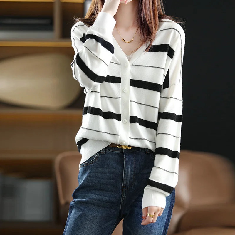 

Новинка весна-лето 2023 модный кардиган в полоску с V-образным вырезом Женский контрастный вязаный свитер свободный тонкий свитер
