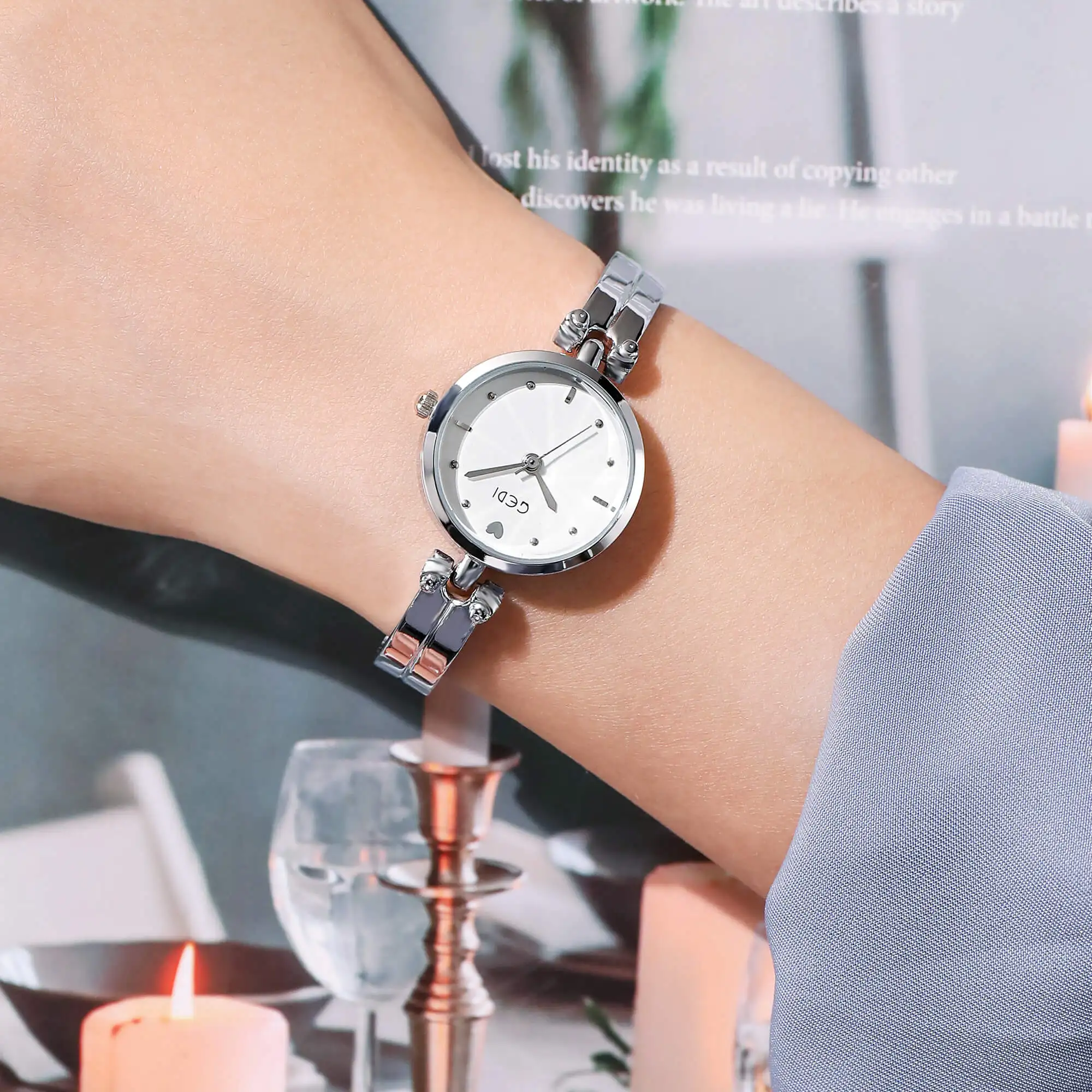 

Niche high-end alloy watch student party exquisite vintage quartz watch ladies waterproof bracelet watch