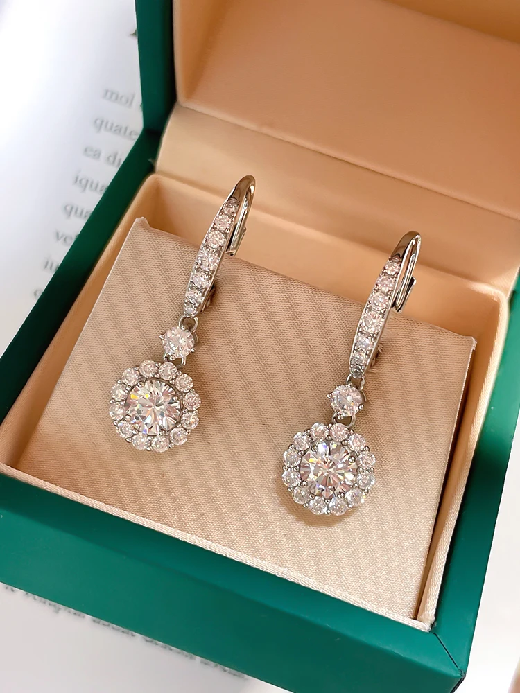 Fashionable, light luxury, versatile 925 sterling silver earrings with high carbon diamond inlay, exuding a sense of elegance