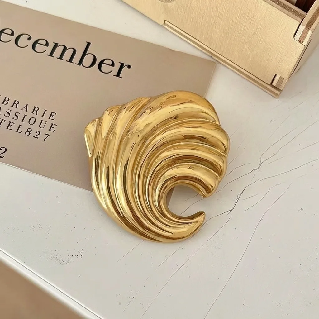 Luxurious Metals Waves Brooches for Women Unisex Stainless Steels Pins Banquet Party Backpack Gifts Jewelry Accessories