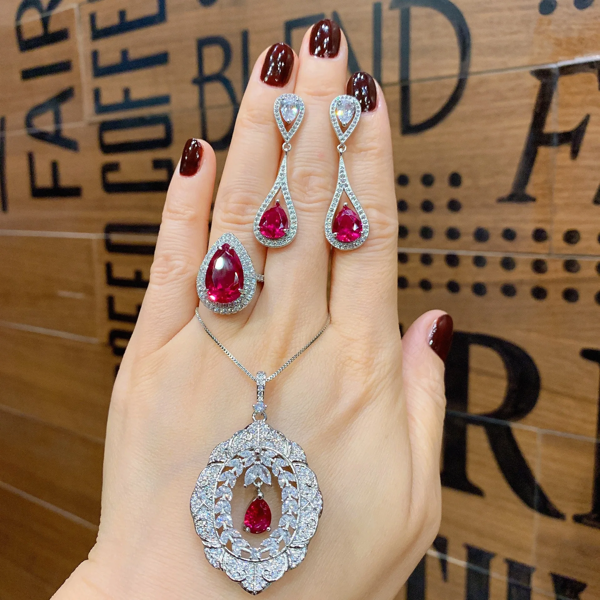 Retro Luxurious Tassel Earring Female Necklace Ring Set Drop Shaped Ruby Crystal Designer Jewelry Wholesale Charms Party Gift