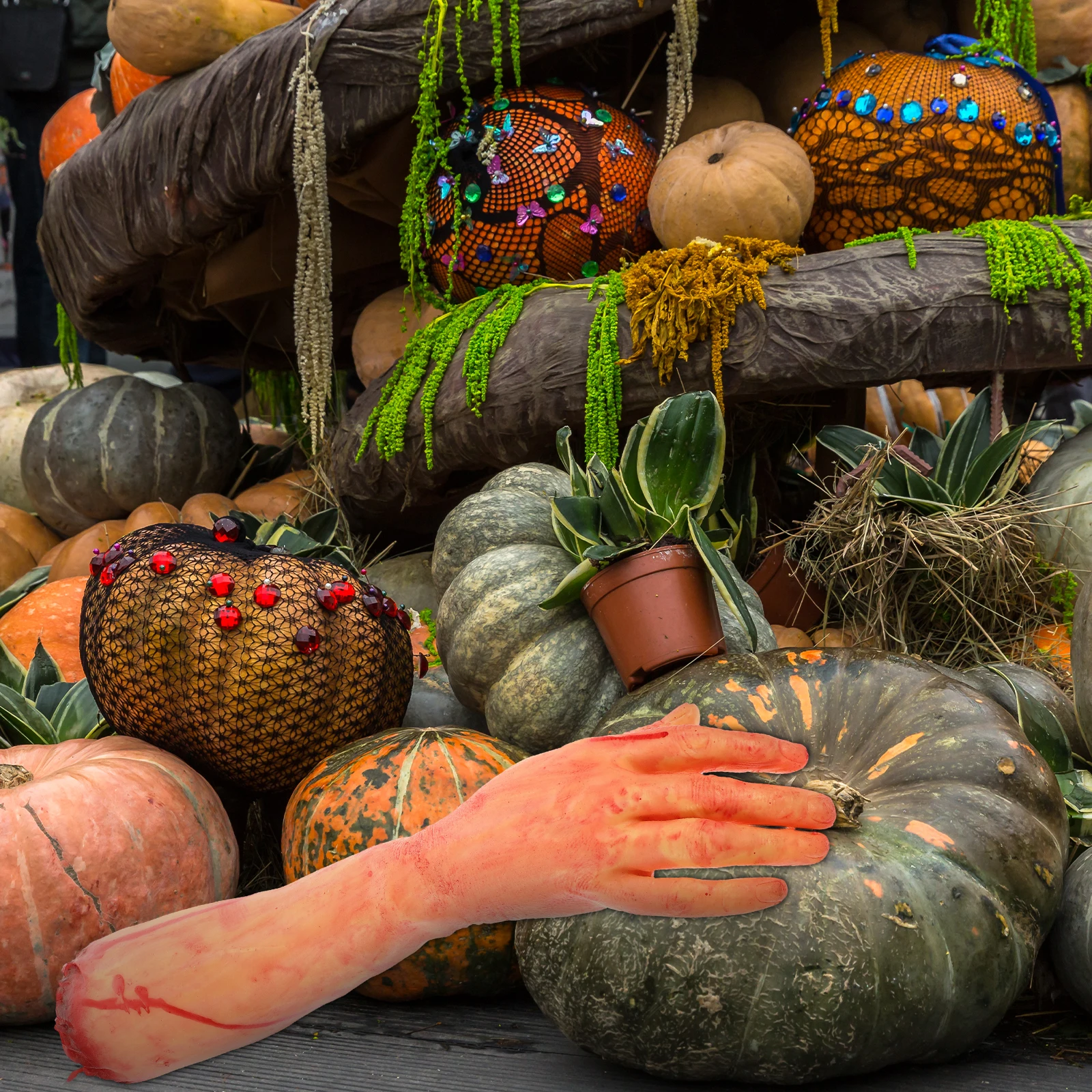 

Realistic Fake Broken Arm Decor Halloween Party Supply Prop For Home Bar Outdoor Crime Scene Decorations Novelty Gag