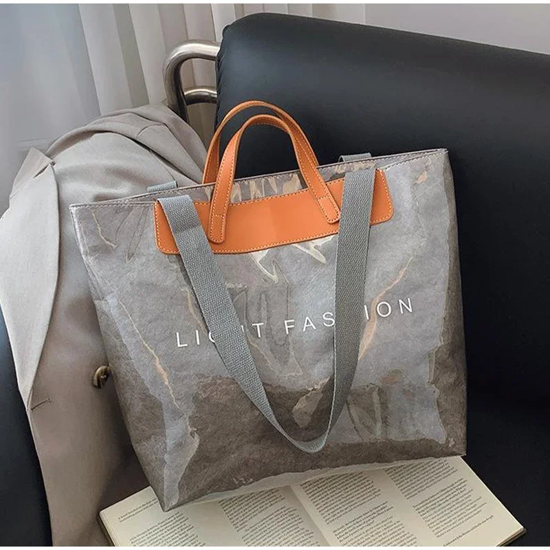 Klare Tragetasche aus PVC-Kraftpapier mit Farbkontrast, luxuriöse Vintage-Hobo-Umhängetasche, wasserdichte Shopper-Handtasche mit Buchstaben oben – Detail 18