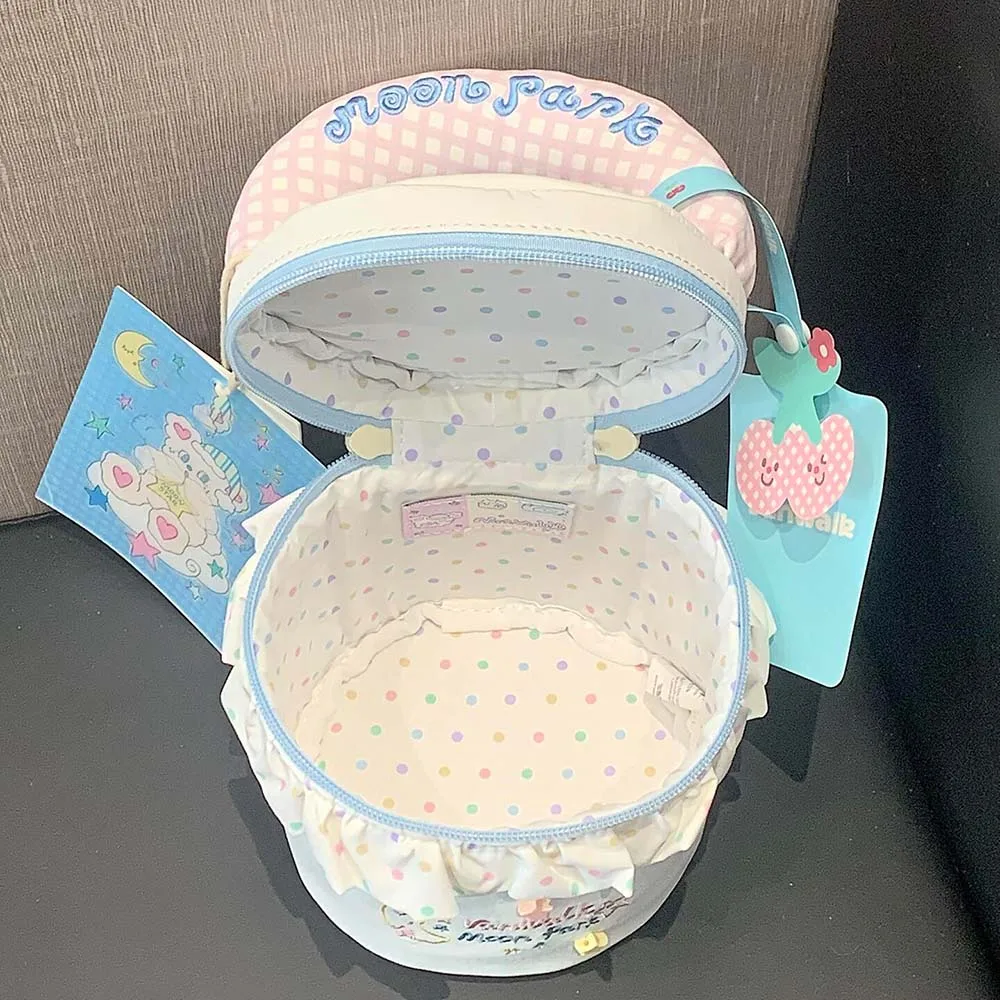 Large Capacity Portable Polka Dot Travel Organizer Bag INS Style Ladies Hand Carried Makeup Bag for Outdoor Use Outfit Matching