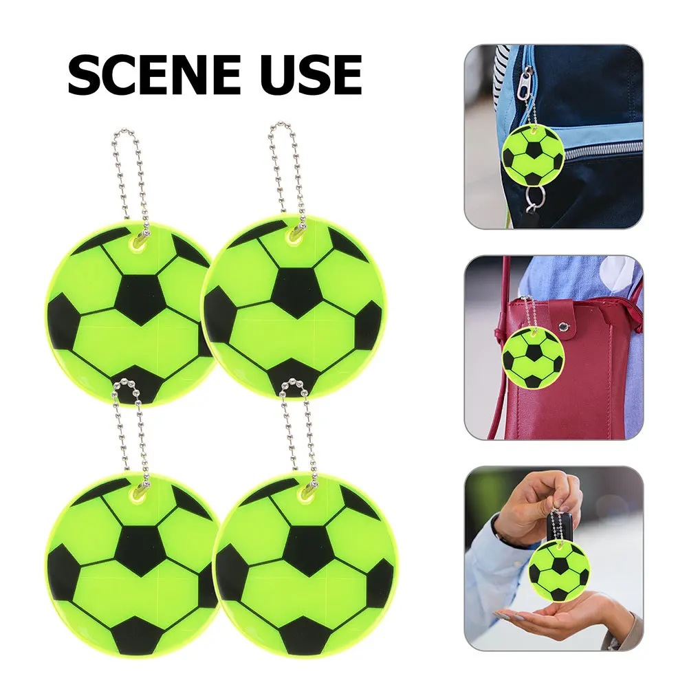 20 pçs futebol reflexivo chaveiro pingente design de futebol mochila ornamento para estudantes de segurança ao ar livre refletores em miniatura tote