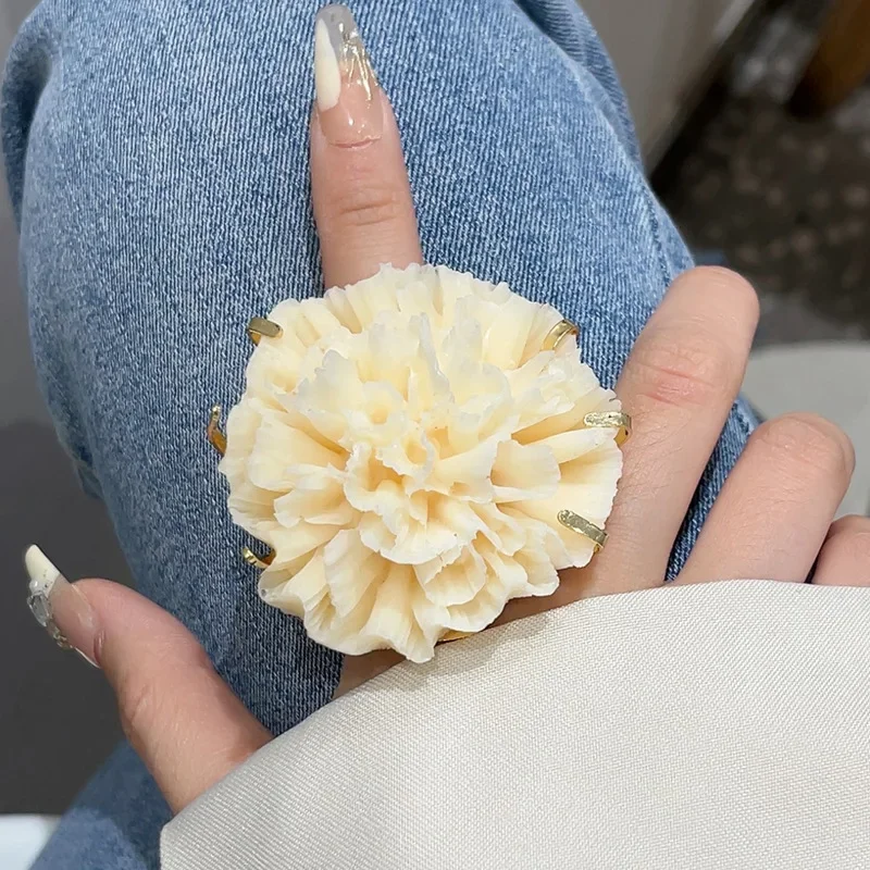 

European and American new exaggerated large resin flower light luxury high sense personality fashion index finger ring