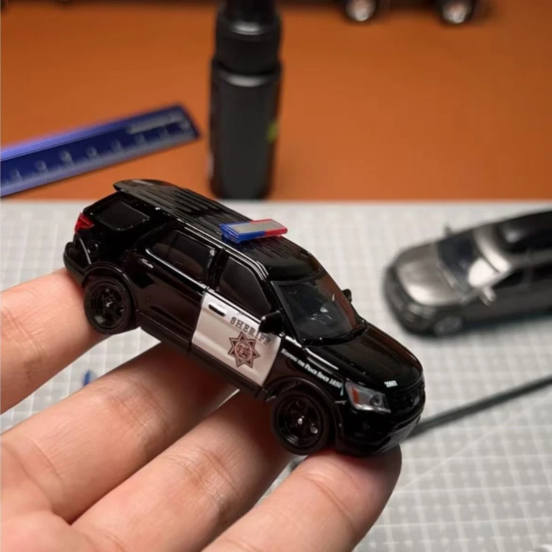 

1:64 2018 Ford Police interceptor utility High Simulation Diecast Car Metal Alloy Model Car decoration display collection gifts