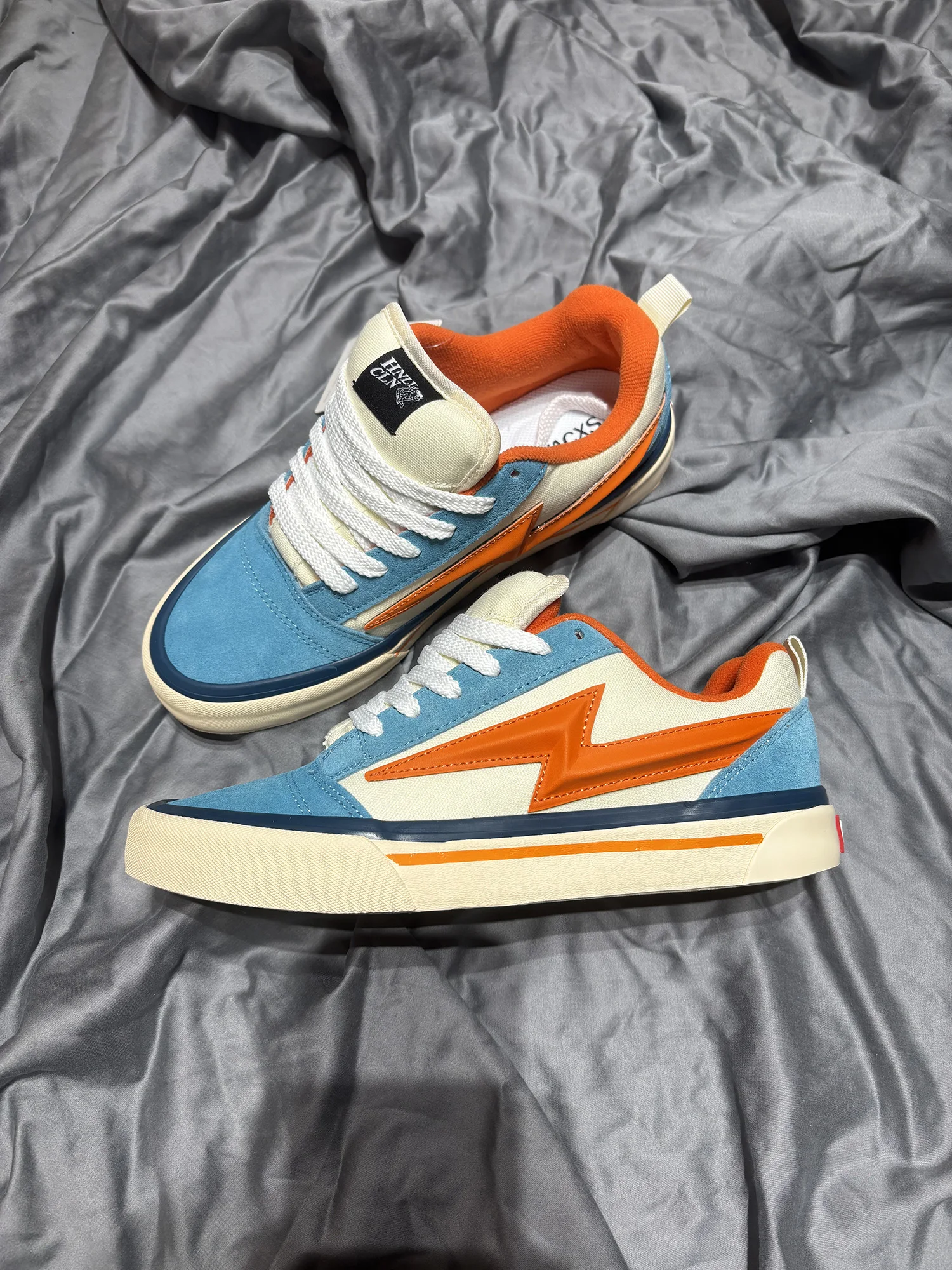 

Knu Skool Collaborative Lightning Salted Blue And White Orange Color Blo Casual oes ex Retro Versatile Flat oes