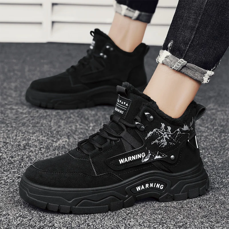 أحذية رجالية شتوية جديدة دافئة ومخملية أحذية قطنية غير قابلة للانزلاق أحذية غير رسمية مريحة موضة الشباب جوكر أحذية عالية الجودة في الهواء الطلق