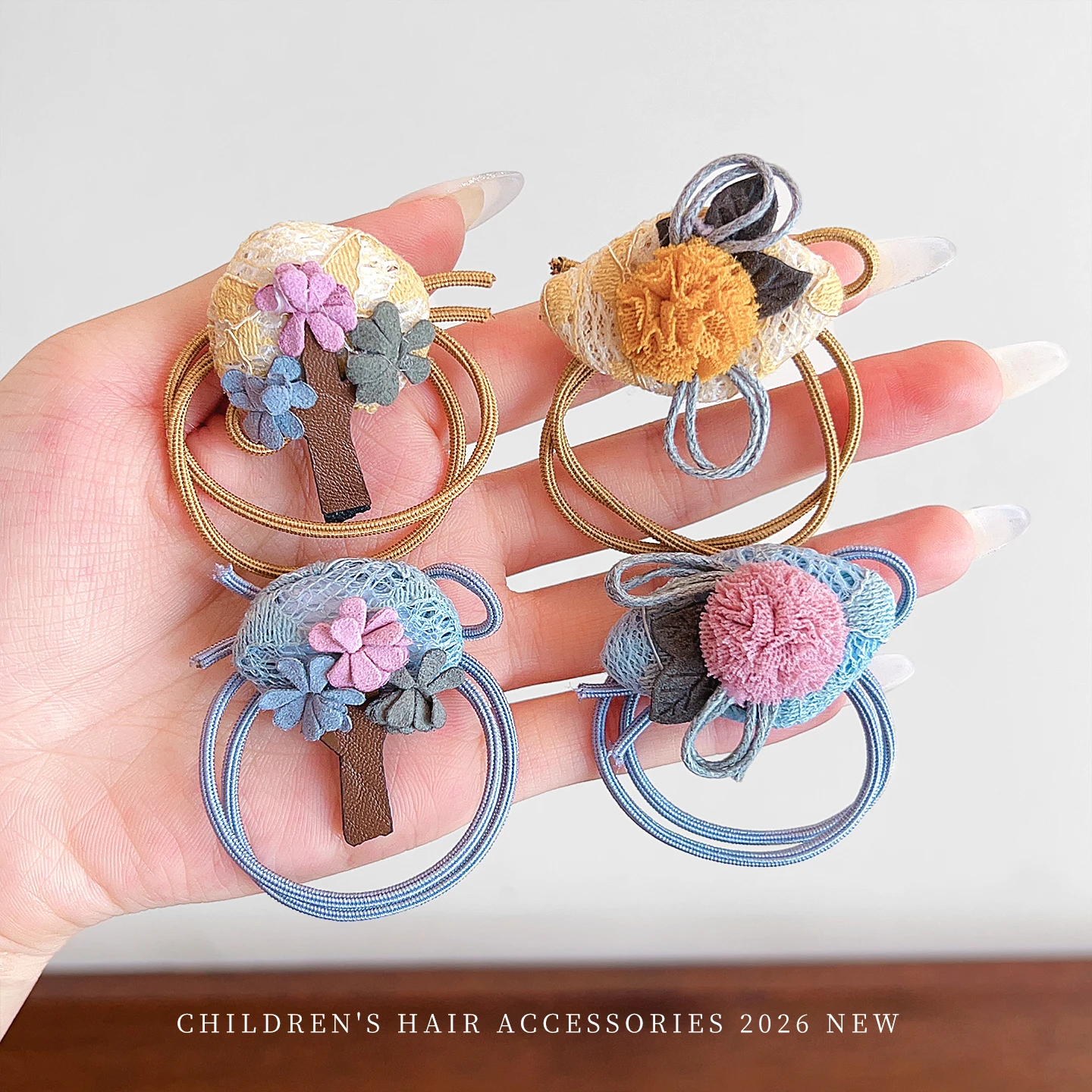 Koreanische Waldstil-Haargummis für Kinder, 1 Paar, handgefertigt, Stoff, Blumen, Baum, Pompon, Beeren, Haarbänder, weiche Gummibänder für kleine Mädchen – Detail 3