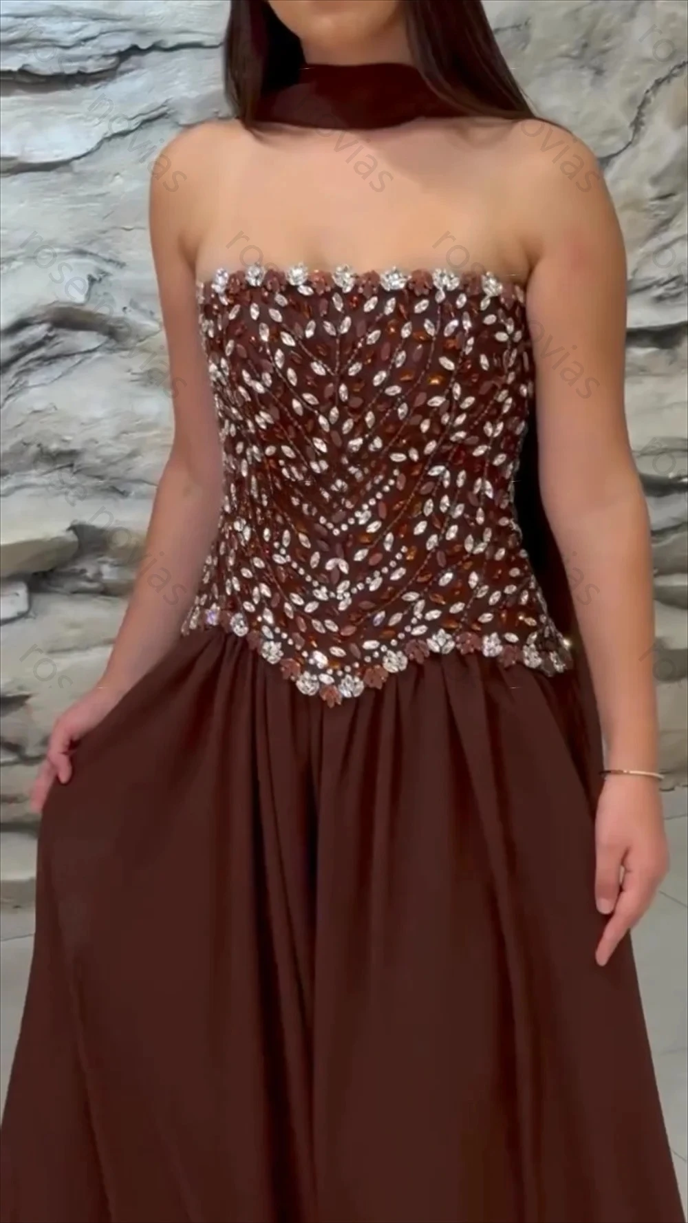 جودة عالية مخصصة الشيفون الطية حجر الراين حمالة فساتين طويلة مخصصة مناسبة حفلة موسيقية المرأة الفاخرة مساء ثوب الحزب