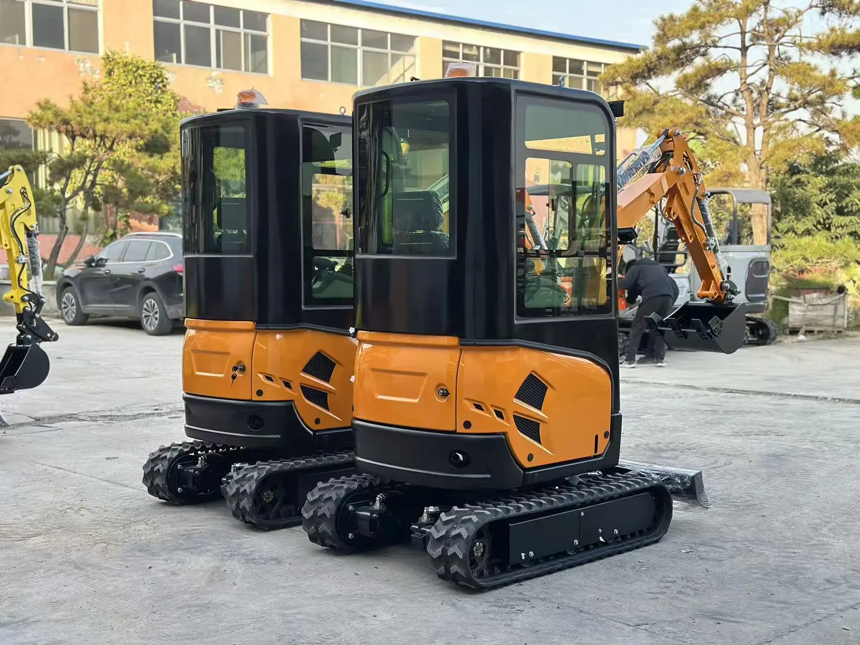 China 2 ton 1.8 Mini Excavator Free Shipping Customized Multi-function Kubota Engine Digger Small Crawler Farm Excavators Home