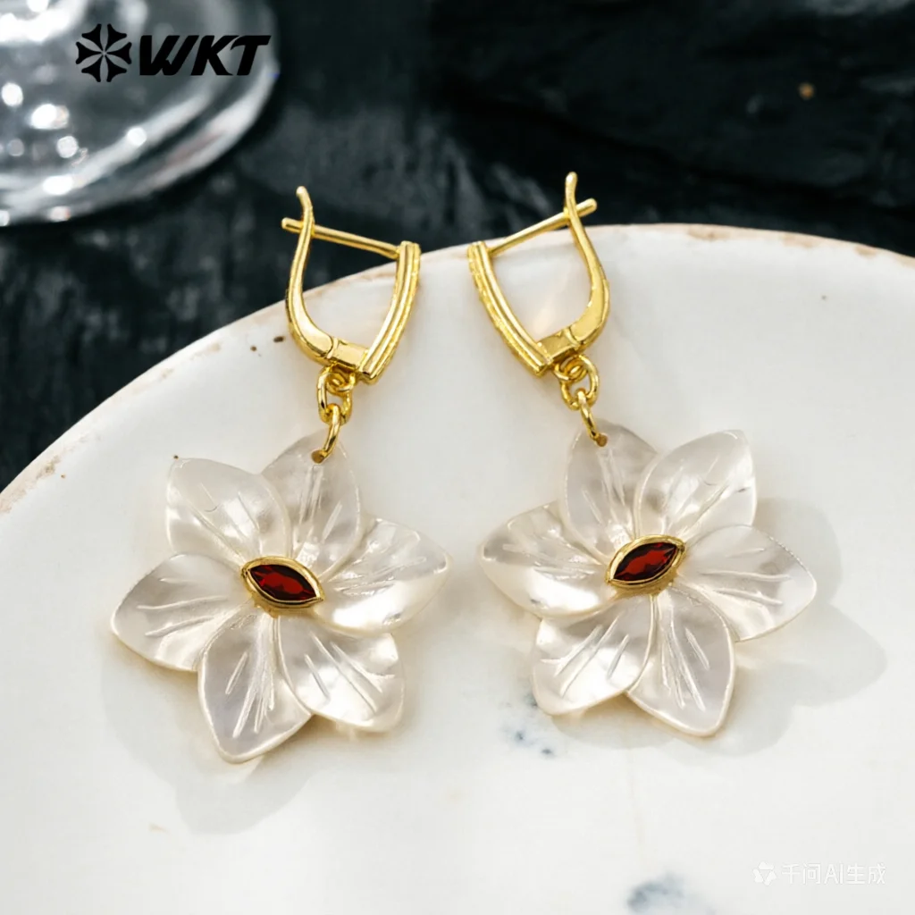 WT-MPE181 Elegant Style Colorful Zircon And Natural Shell Hand Carved Flower Shape Pendant Earrings As Lady Trendy Jewelry