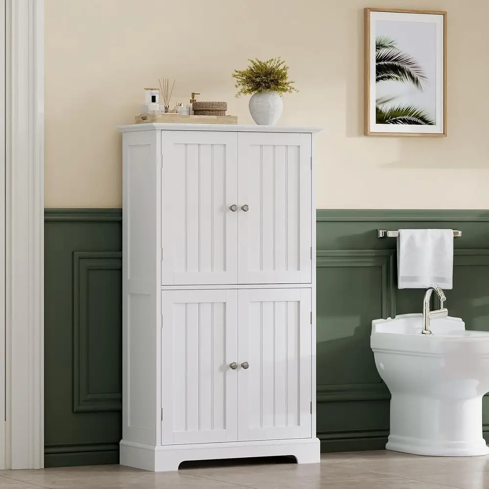 خزانة أرضية حمام بيضاء حديثة قائمة بذاتها مع 4 أبواب وأرفف قابلة للتعديل للتخزين في غرفة المعيشة