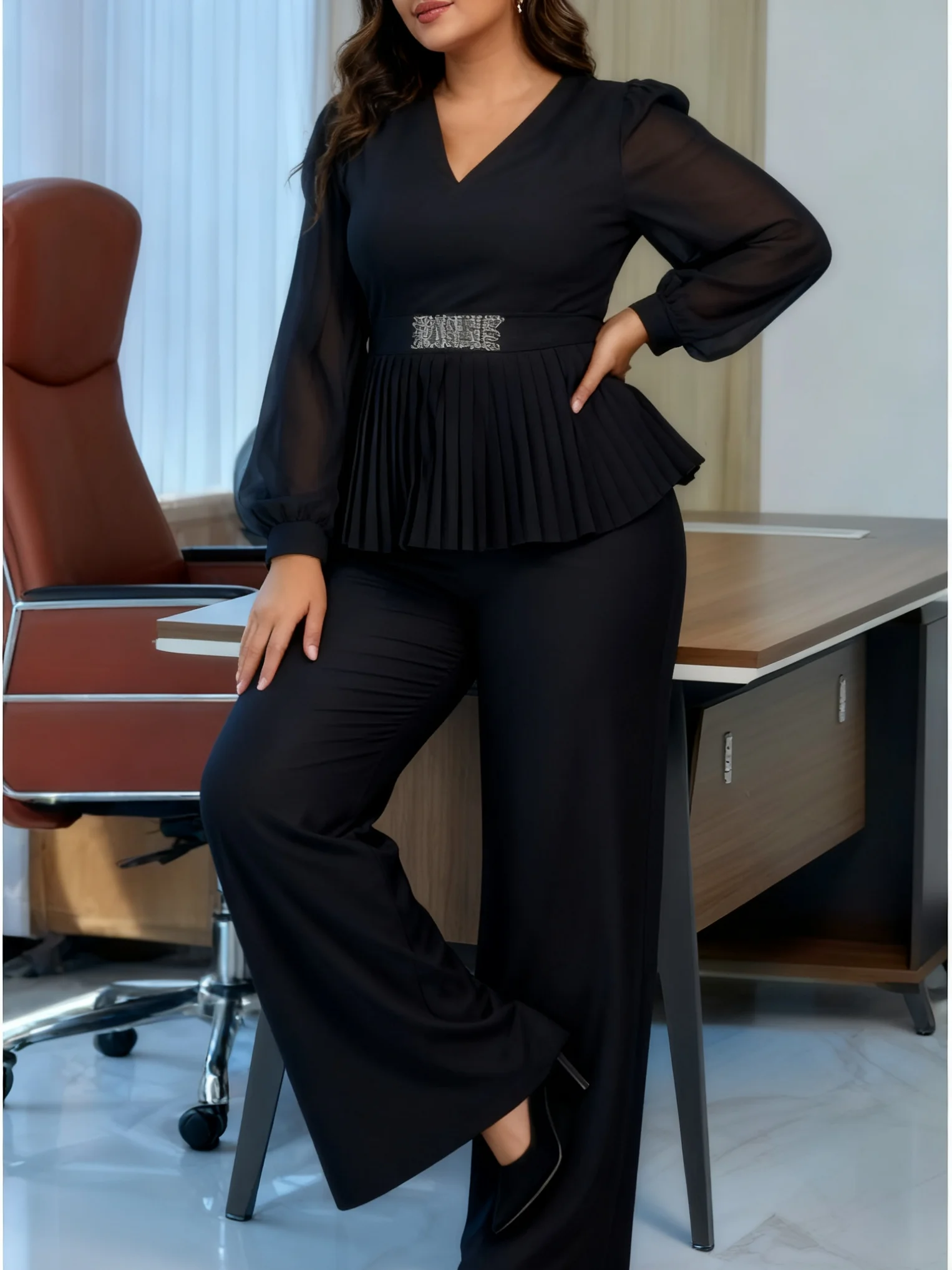 طقم سترة وبنطلون ذكي مكشكش برقبة على شكل حرف V