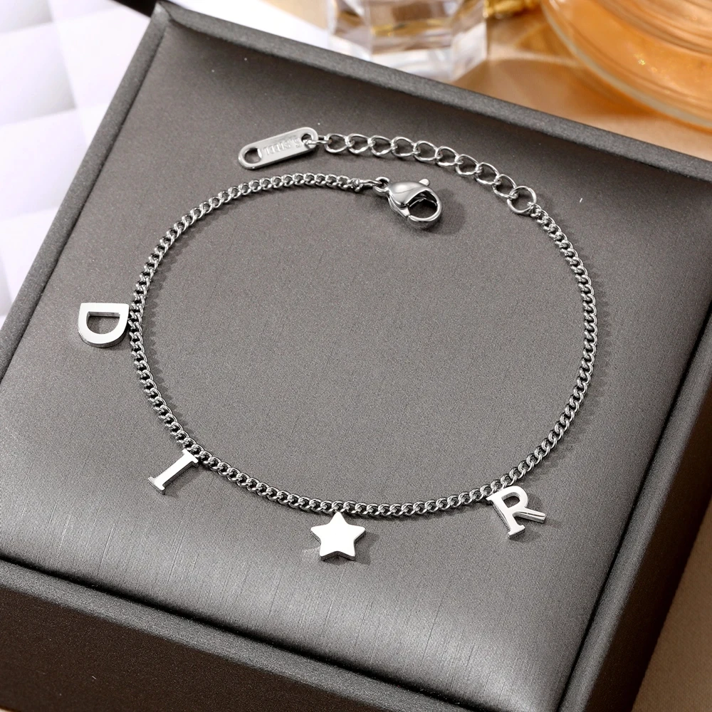 Korea New Fashion Letter Star Pendant Bracelet Woman Simple Vintage Stainless Steel Bracelet Luksusowa biżuteria Akcesoria Prezenty