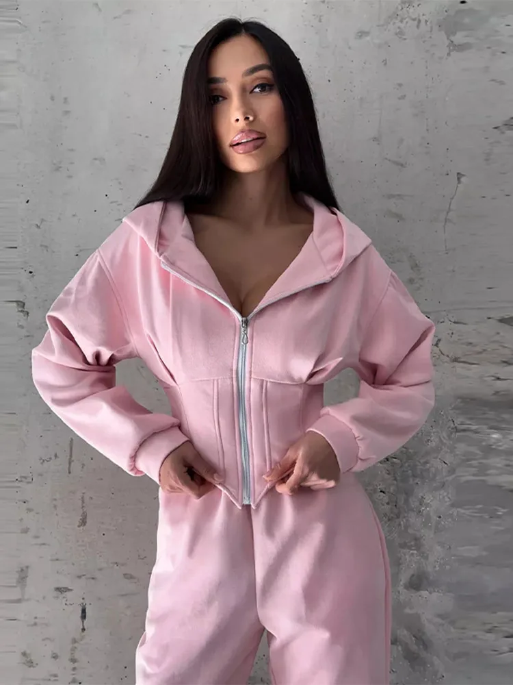 

Костюм женский: укороченная куртка на молнии с капюшоном и прямые брюки, осенний повседневный уличный стиль, коллекция 2025