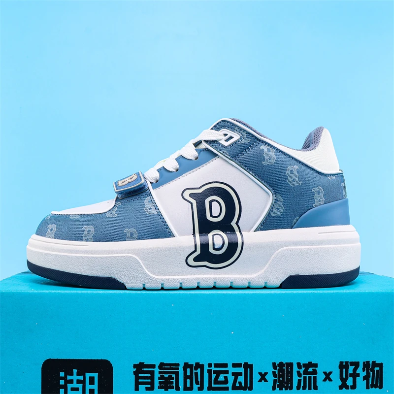 Fashionable streets: hot-selling versatile and fashionable Zhongbang flat shoes, comfortable and soft-soled casual sneakers