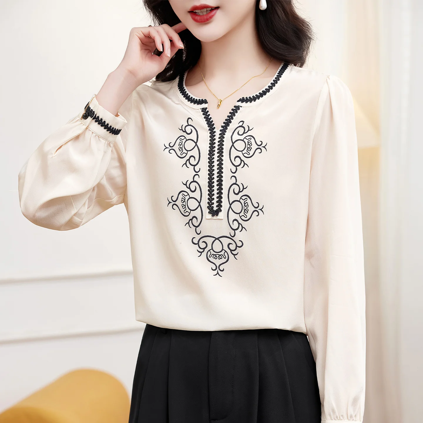 

Women's 100% Silk Crepe De Chine V-Neck Long Sleeve Blouse Elegant Casual Fashionable Top
