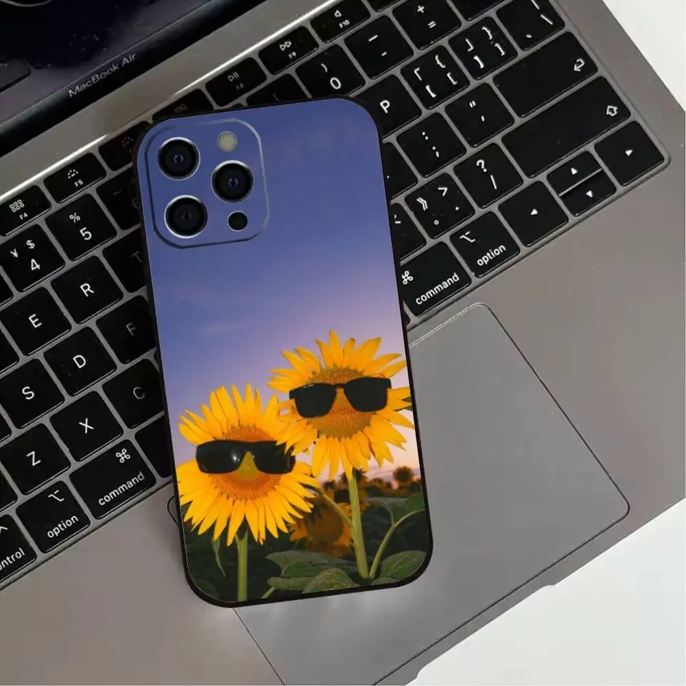 حافظة هاتف جميلة على شكل S-Sunflower لهاتف iPhone 17,16,15,14,13,12,11 Plus، Pro Max، XS، غطاء أسود من السيليكون الناعم