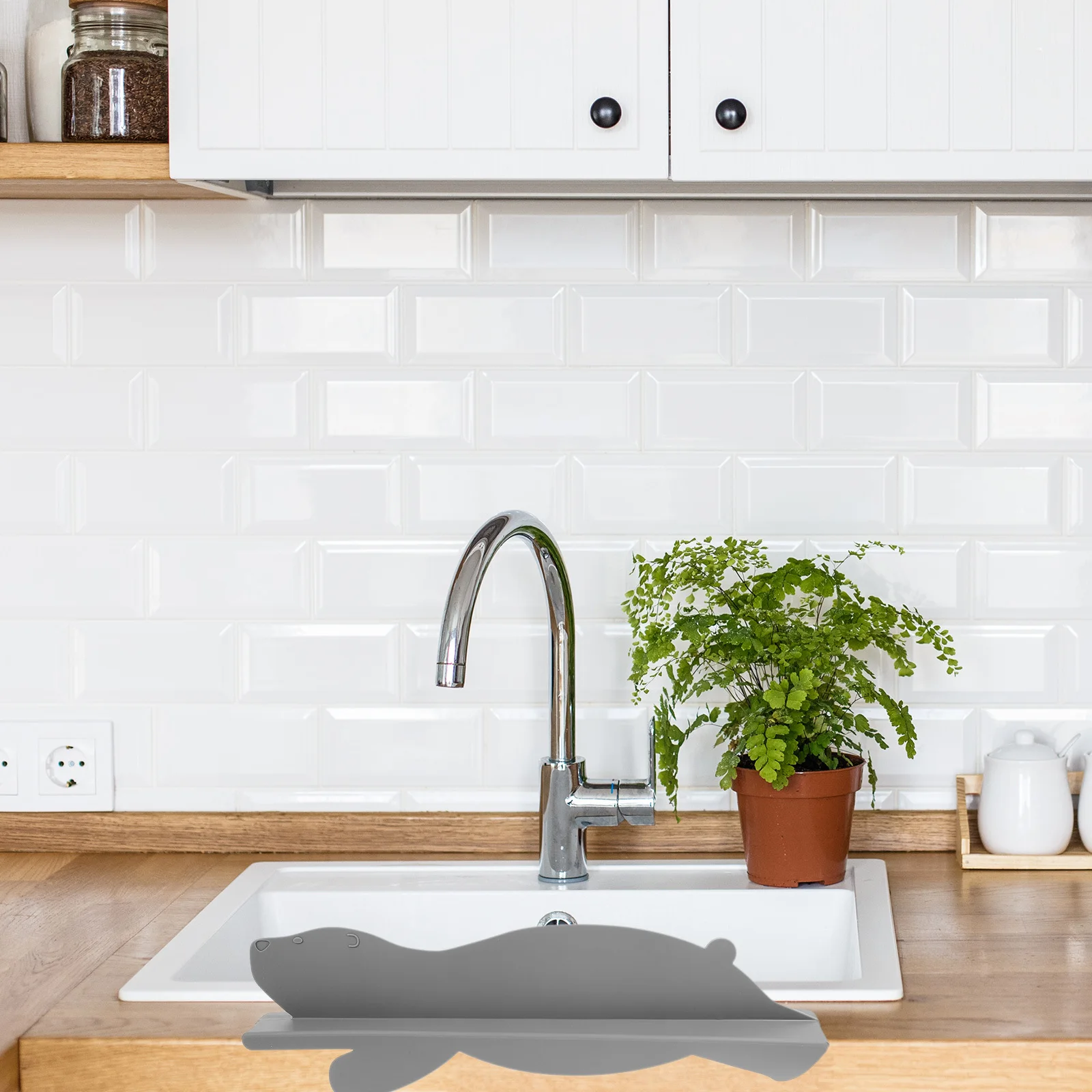 

Kitchen Sink Splashing Guard Animal Design Silicone Suction Cup Splashing Plate Waterproof Board Kitchen Sink Water Baffle