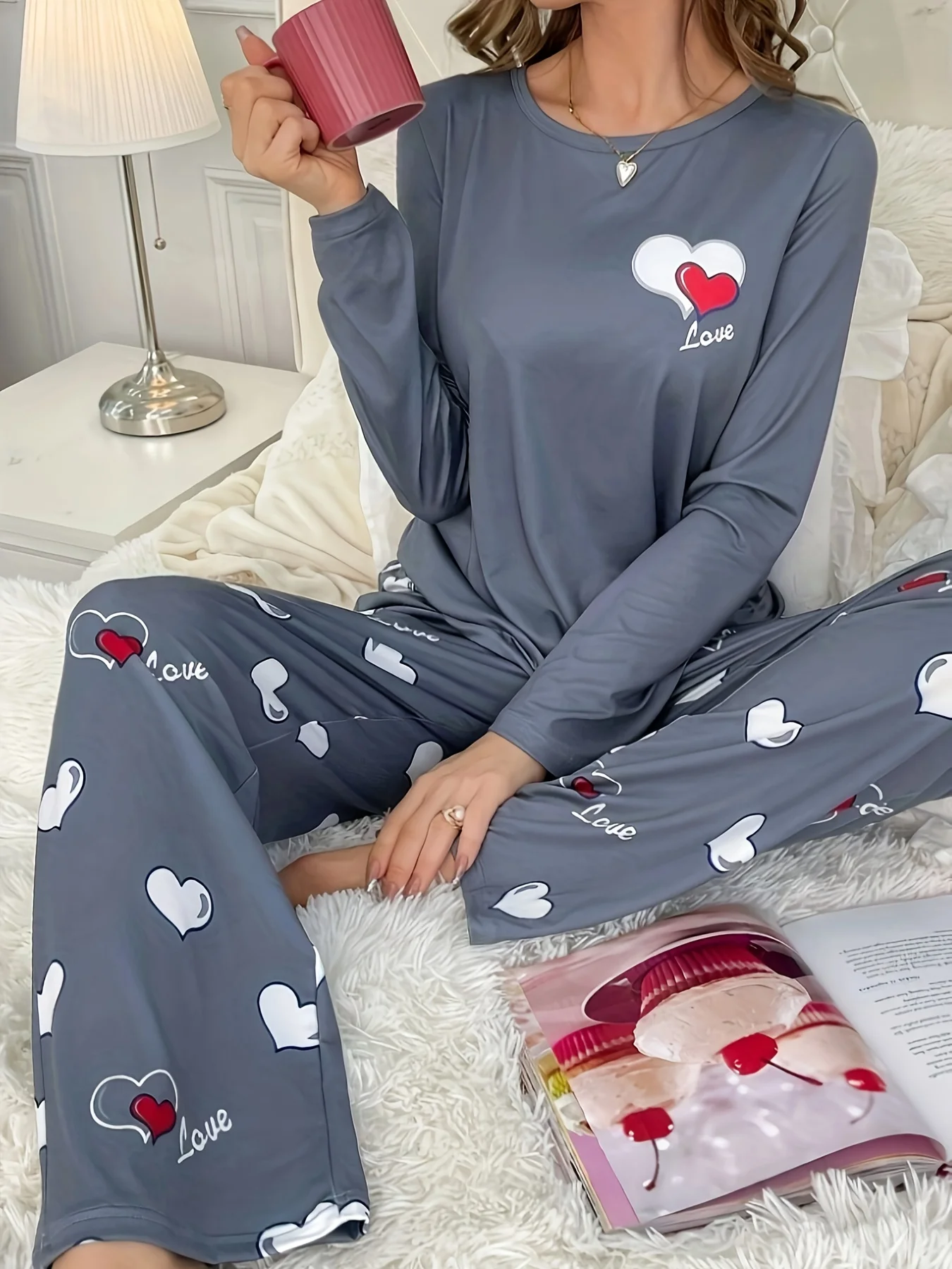 1 casual heart-print pajama set for women Comfortable crewneck long sleeve T-shirt top and stretch pants,