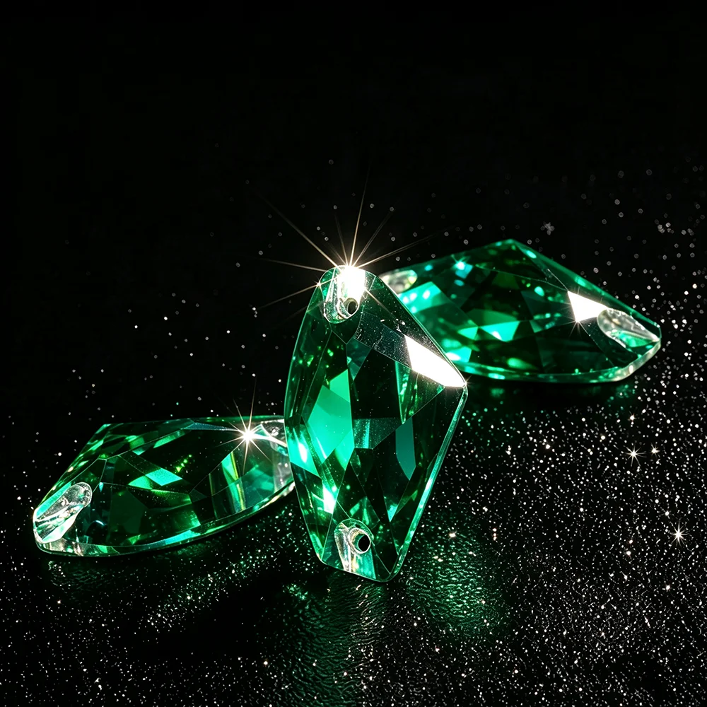 Smaragdfarbene Strasssteine in verschiedenen Formen, grün, flache Rückseite, DIY-Zubehör, Kristalle, Handarbeiten, Diamanten für Taschen