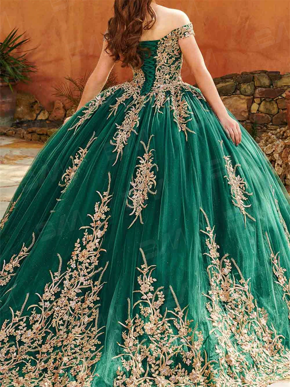 ใบApplique Quinceชุดลูกไม้ทองBasqueค็อกเทลโรแมนติกVestido De Baile Vestidos De 15 Quinceañera