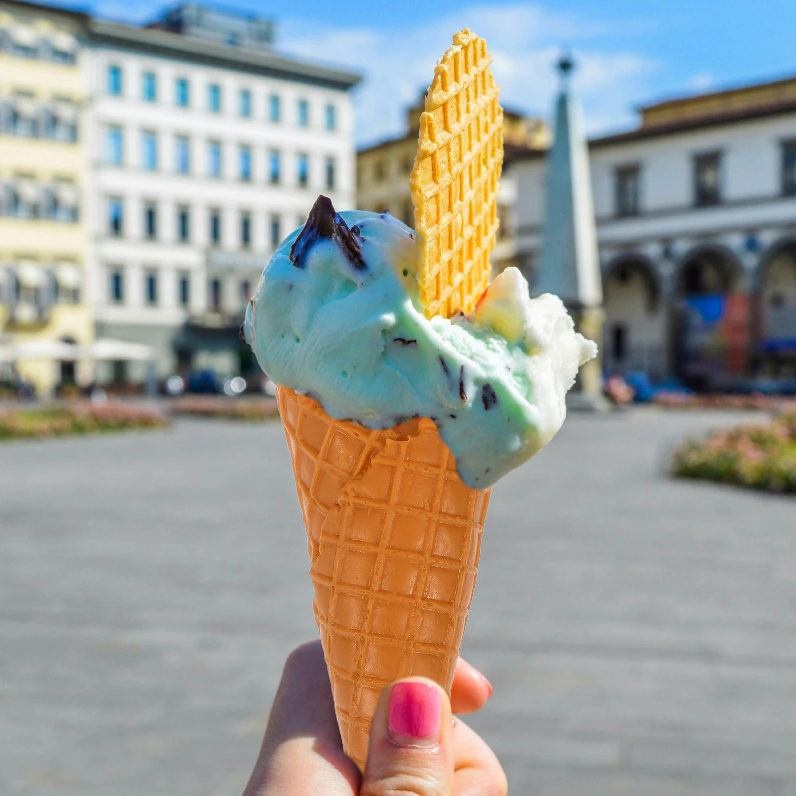 

Imitated Ice Cream Cone Fake Dessert Display Prop Lifelike Food For Shopping Mall Decoration Photography