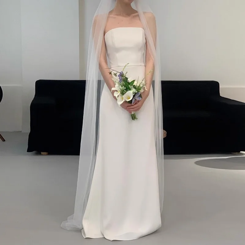

2026 Women's New Strapless Light Wedding Dress and Evening Gown Fashionable and Slimming White Satin Engagement Long Dress