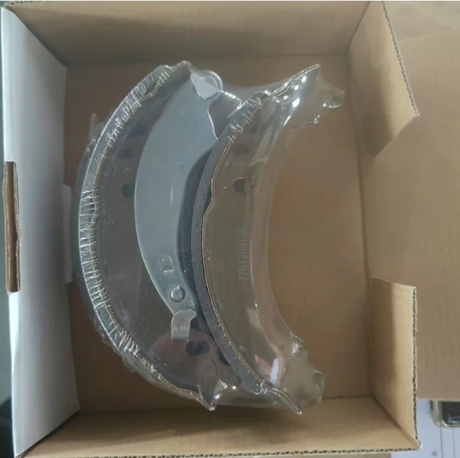 حذاء فرامل بسعر المصنع IK608007 7701205517 7701208063 لرينو تسليم سريع حالة جديدة