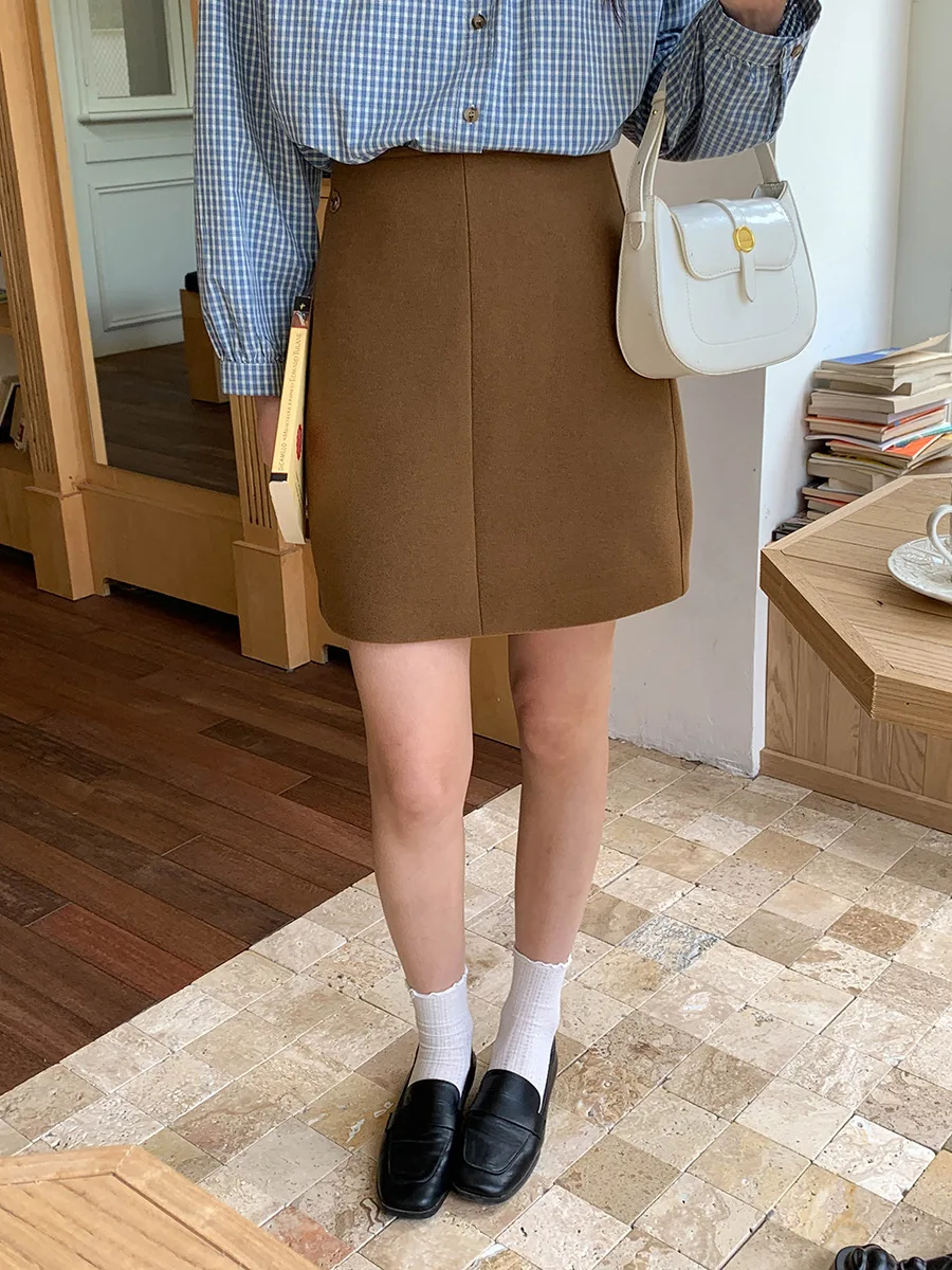 

Early autumn new minimalist mid seam high waisted A-line slimming short skirt