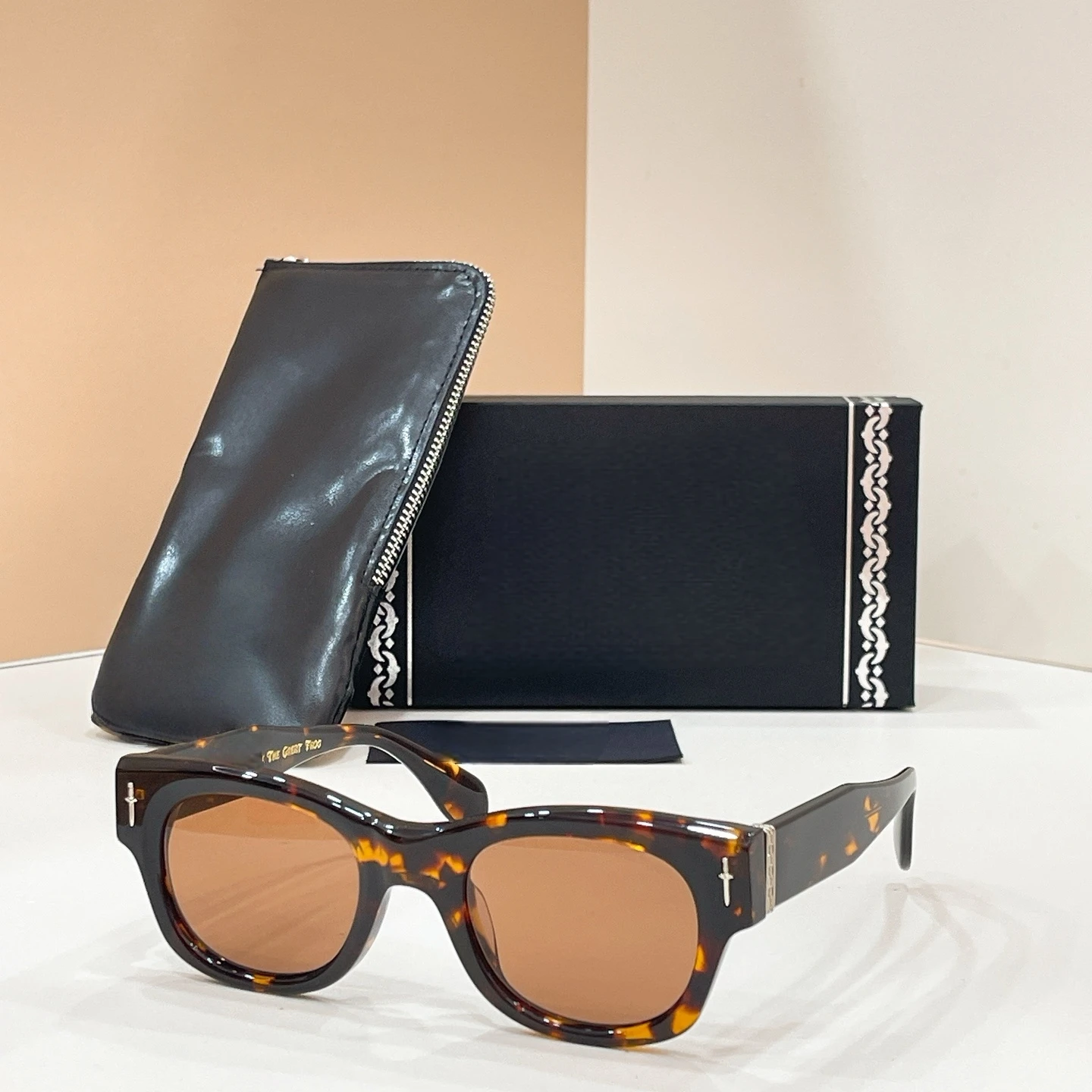 GFSN-021 Fashion Sunglasses Man Woman, Iconic Cross Decor Round Frame, UV Blocking Dark Lens, Elevate Your Street Outfit