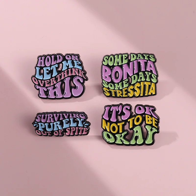 Broche esmaltado con letras de arcoíris, problema de la ansiedad, mejor llorón, residuos alienígenos, prueba de insignia de Metal creativa, alfileres de solapa Punk, joyería