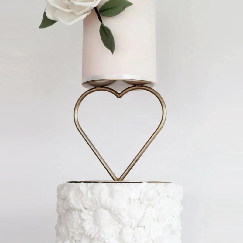 

Gold Heart Metal Floating Cake Stand for Wedding Birthday Valentine's Day Decorative Cake