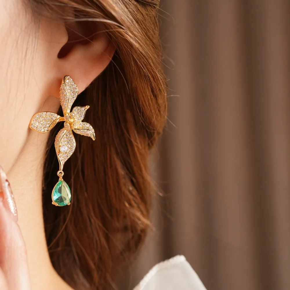 Luxury Temperament Gold Tone Pavé Zircon Floral Teardrop Simulated Crystal Dangle Earrings for Women Evening Gala Jewelry Gift