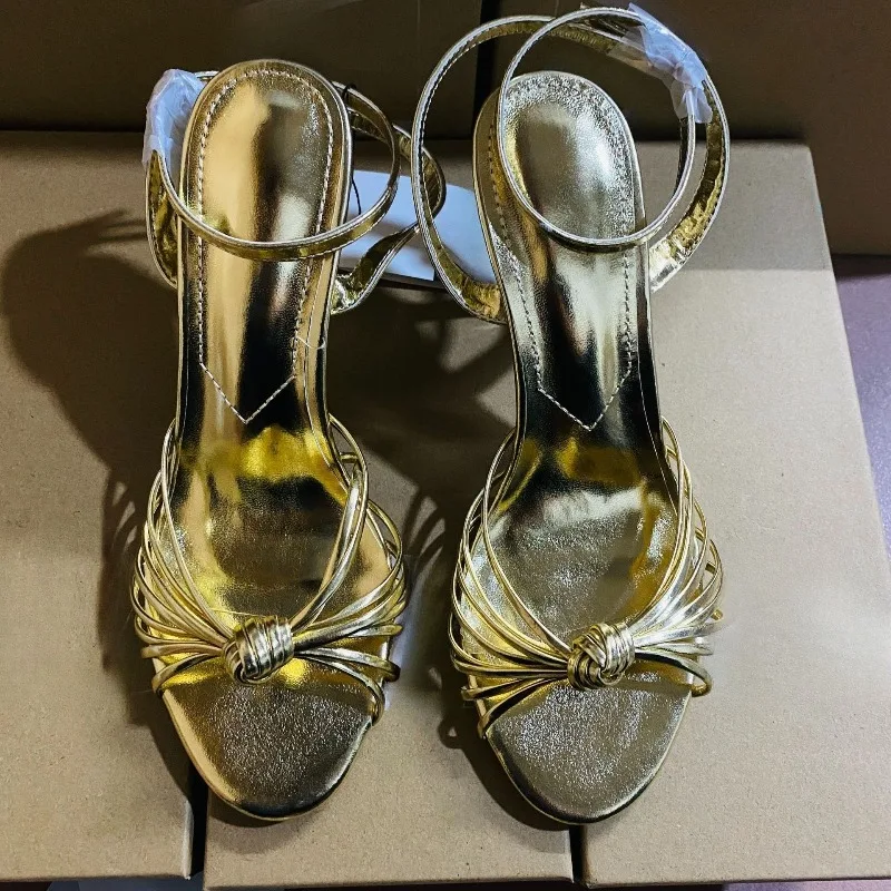 Retro-Stil Goldene Offene High-Heel-Sandalen für Damen mit gewebtem, ausgehöhltem Design, sexy Knöchelriemen, modische Partyschuhe