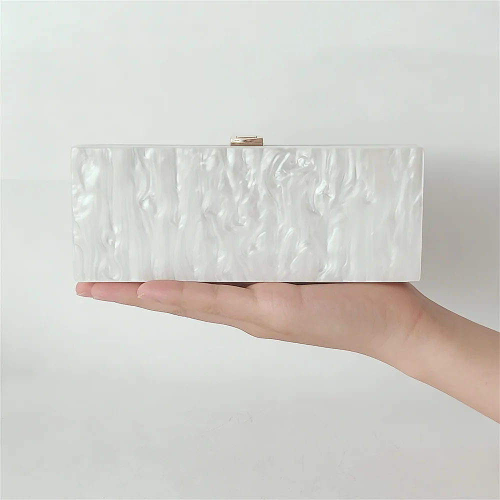 

Женская модная сумка-мессенджер с цепочкой, большая, на лето и осень, для вечерних выходов, на плечо, через плечо, с клапаном, для дам