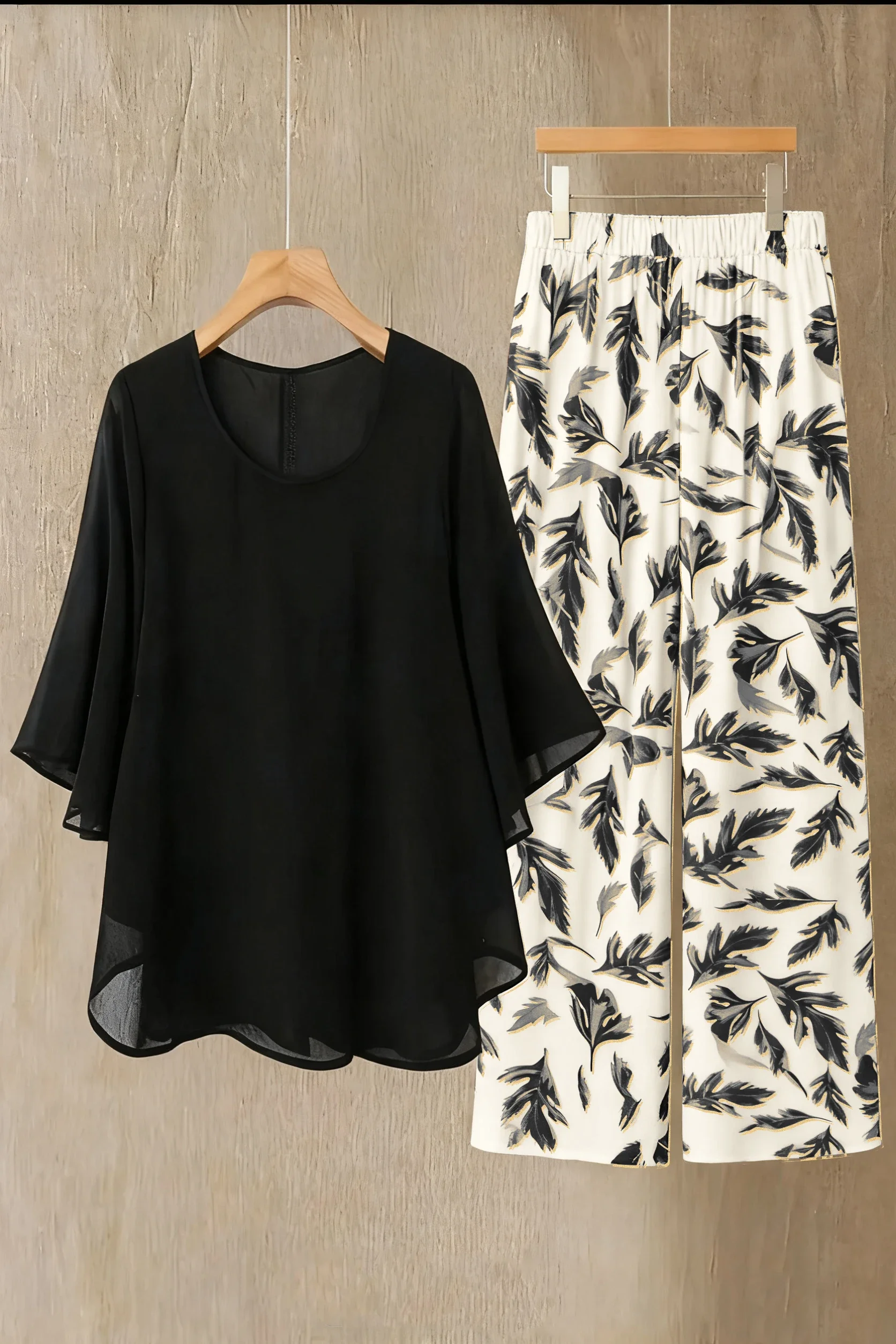 

Женский комплект одежды больших размеров, черный топ с белым принтом листьев, брюки-палаццо, повседневный элегантный комплект из двух предметов для женщин, одежда для отпуска